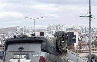 Elazığ’da otomobil ile hafif ticari araç çarpıştı,...