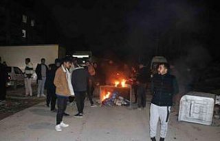 Elektrik kesintisi mahalleyi sokağa döktü