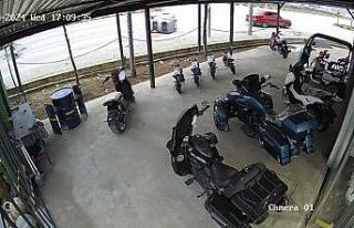 Elektrikli aracın devrildiği anlar kamerada