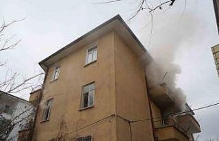 Elektrikli şofben evi yaktı, 4 kişi dumandan etkilendi:...