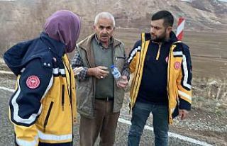 Emniyet kemeri hayatını kurtardı: Devrilen kamyonetten...