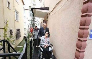 Engelli rampası hayatlarını kolaylaştırdı: "Önceden...