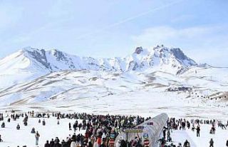 Erciyes hafta sonu 70 bin ziyaretçi ağırladı