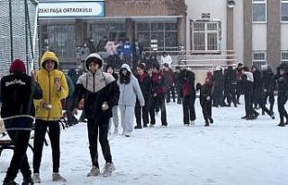 Erzincan’da okullarda kartopu şenliği yaşandı