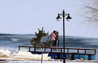 Erzincan’da şelaleler, göletler buz tuttu