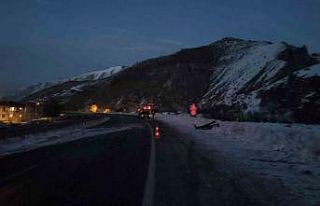 Erzurum-Artvin kara yolunda buzlanma kazalara neden...