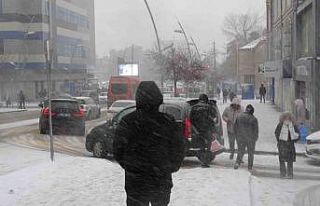 Erzurum’da yoğun kar yağışı etkili oluyor
