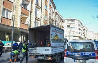 Esenyurt Belediyesi ekipleri trafiği aksatan dubaları...