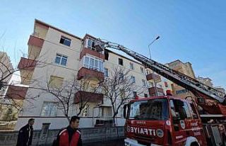 Evde çıkan yangında faciadan dönüldü