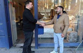 Evi sanıp mağazanın camını kırdı, yatakta polisler...