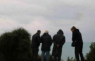 Falezden düşen şahıs ile aracı denizden ve karadan...