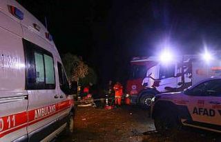 Falezlerden denize düşen araç için ekipler arama...