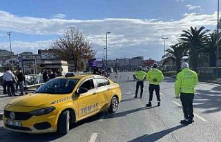 Fatih’te sivil polisler yolcu gibi taksilere bindi,...