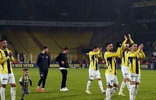 Fenerbahçe, golcüleriyle 3 puana uzandı
