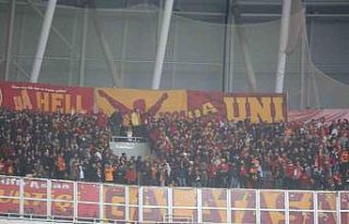 Galatasaraylı taraftarlar takımını yalnız bırakmadı
