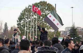 Gaziantep’te Suriyeliler Esad rejiminin devrilmesini...