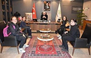 Germencik Belediye Başkanı Zencirci öğrencileri...