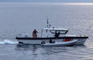 Göçmen kaçakçısı şüphelisi denizde yakalandı