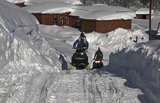 Handüzü Yaylası’na karla birlikte Rus kayakçı...