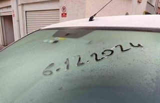 Hava sıcaklığı düştü, camlar buz tuttu