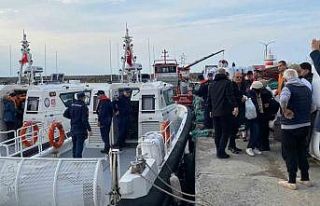 Heyelan bölgesindeki vatandaşlar Sahil Güvenlik...