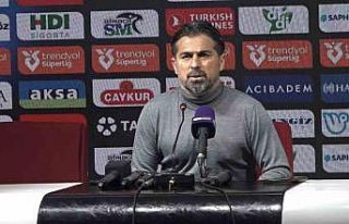 İlhan Palut: “Bugün 2 puanı kaybeden taraftık”