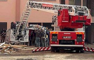 İnşaatın iskelesinden düşen işçi yaralandı