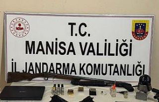 İş yerine çok sayıda silah ve mühimmat ele geçirildi