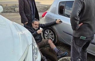 İskenderun’da kanalizasyon çukuruna düşen adamı...