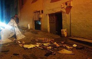 Isparta’da ahşap evde çıkan yangın itfaiye ekiplerince...