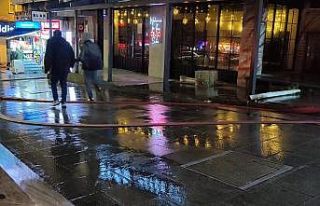 İstanbul’da sağanak yağış etkili oldu, su baskınları...