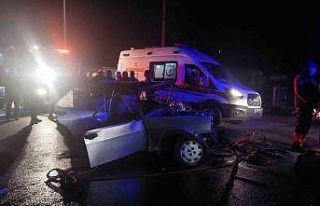 İzmir’de 2 otomobil çarpıştı: 1 ölü