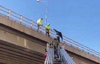 İzmir’de korku dolu anlar: Köprüden aşağı...