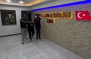 İzmir’de trafikte tartıştığı kişiyi bıçakla...