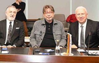 İzmir’in, tarihinde ilk kez 10 profesyonel futbol...