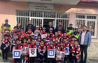 Jandarma ekipleri öğrencileri bilgilendirdi