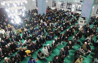 Kağıthane’de her pazar gençler sabah namazında...