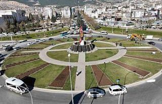 Kahramanmaraş’ta 500 bin mevsimlik çiçek toprakla...