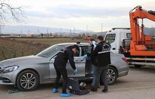 Kalp Damar Cerrahı otomobilinde başına poşet geçirilmiş...