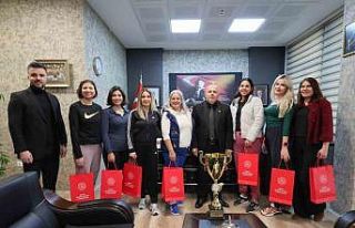 Kamunun sultanları kupayı İlman’a getirdi
