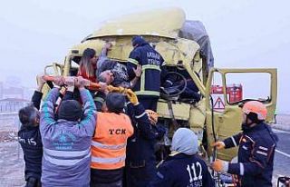 Kamyon kabininde can pazarı: “Ayağım” feryadı...