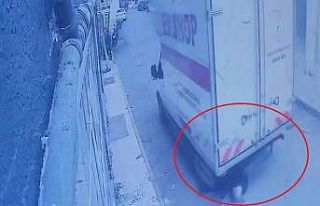 Kamyonetin yaşlı adamı ezdiği feci kaza kamerada