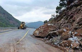 Kapuzbaşı Yolu’ndaki heyelana Büyükşehir’den...