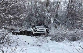 Kar kazayı beraberinde getirdi: Dereye uçan otomobilden...