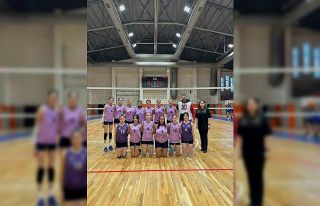 Karabük Üniversitesi voleybol takımları lige galibiyetle...