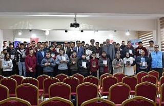 Karaman’da öğrencilere Kur’an-ı Kerim hediye...