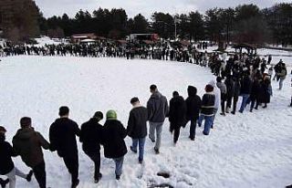 Karlar altında hamsi ve horon keyfi