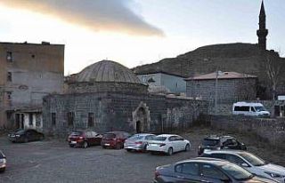 Kars’ta tarihi hamamın hali içler acısı