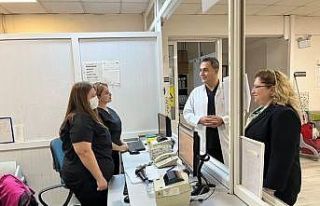 Kaymakam Doğru, sağlık çalışanları ile bir...