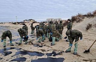 Kerç Boğazı’nda ikiye ayrılan petrol tankeri...